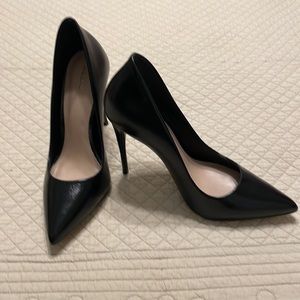 Black stilettos brand new. No tags but new in excellent condition.